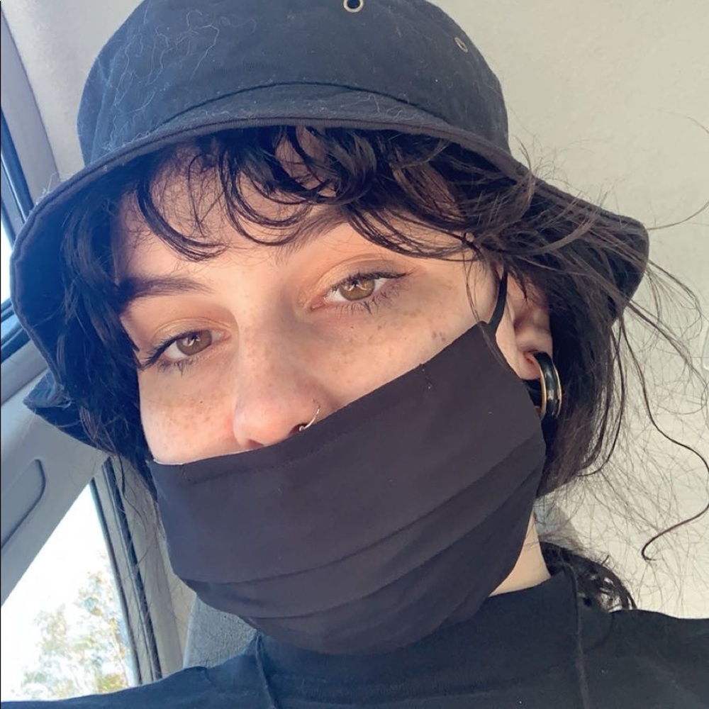 Meet your Posher, Alexis